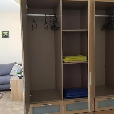 Angela באד מריינברג