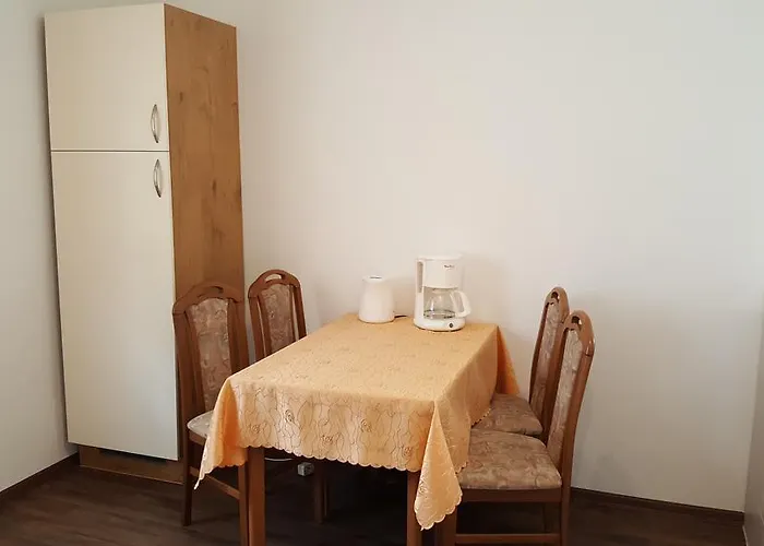 Angela באד מריינברג